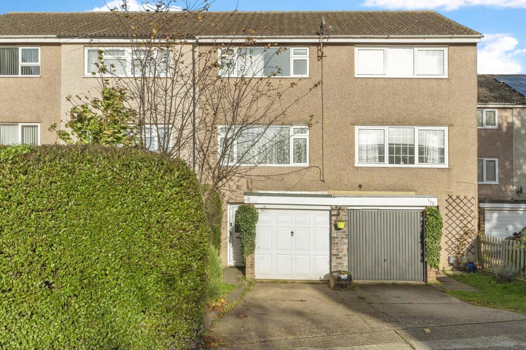 3 bedroom terraced house for sale in Chaucer Way, Hitchin