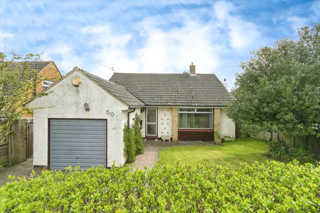 3 bedroom bungalow for sale in Broadmead, Hitchin, Hertfordshire, SG4