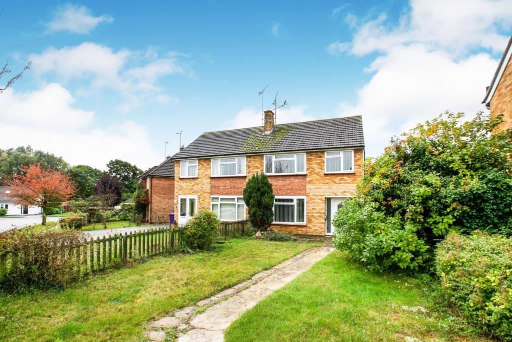 3 bedroom semidetached house for sale in Aston Rise, Hitchin, Herts