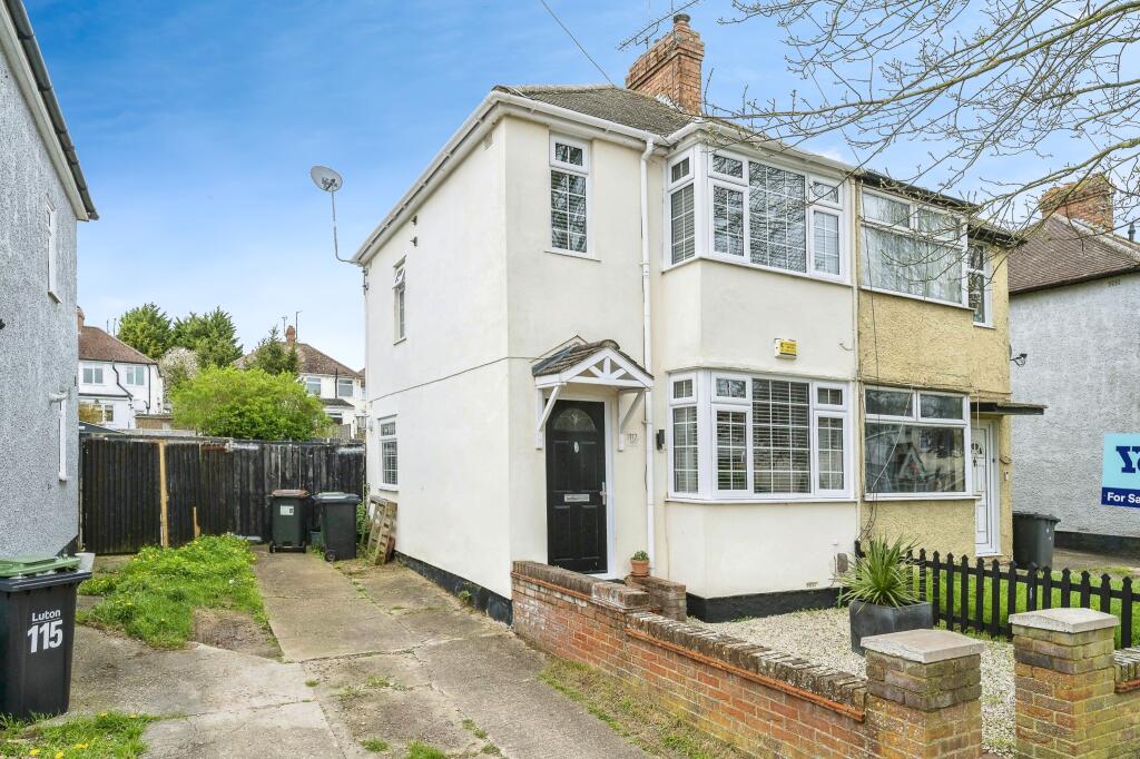 2 bedroom semi-detached house for sale in Fourth Avenue, LUTON, Bedfordshire, LU3