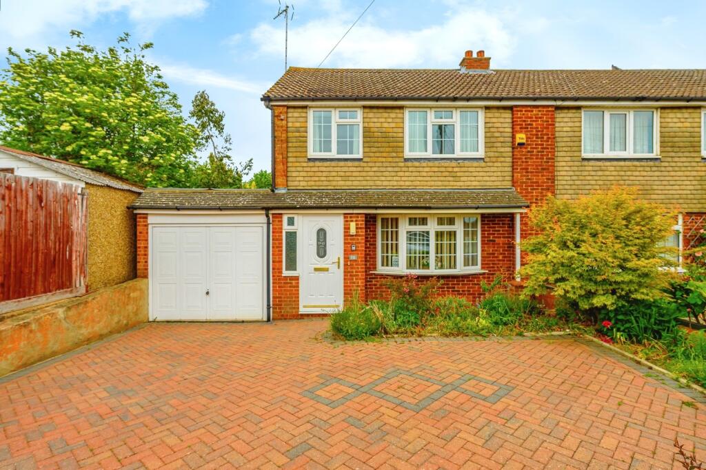 Main image of property: Watermead Road, Luton, Bedfordshire, LU3