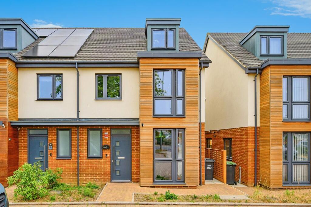 Main image of property: Sundon Park Road, Luton, Bedfordshire, LU3