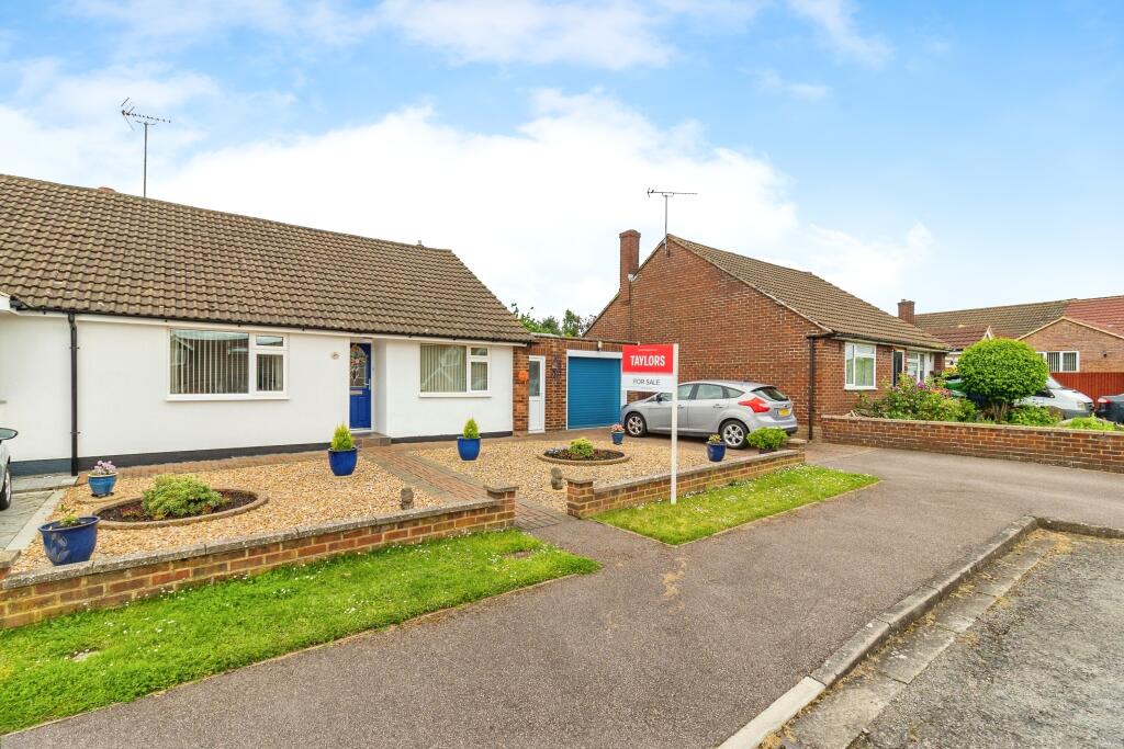 2 bedroom bungalow for sale in Miles Avenue, Leighton Buzzard