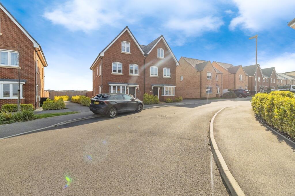 Main image of property: Hadrian Crescent, Leighton Buzzard, Bedfordshire, LU7