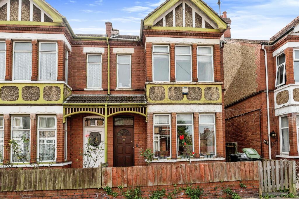 3 bedroom semidetached house for sale in Ashburnham Road, Luton