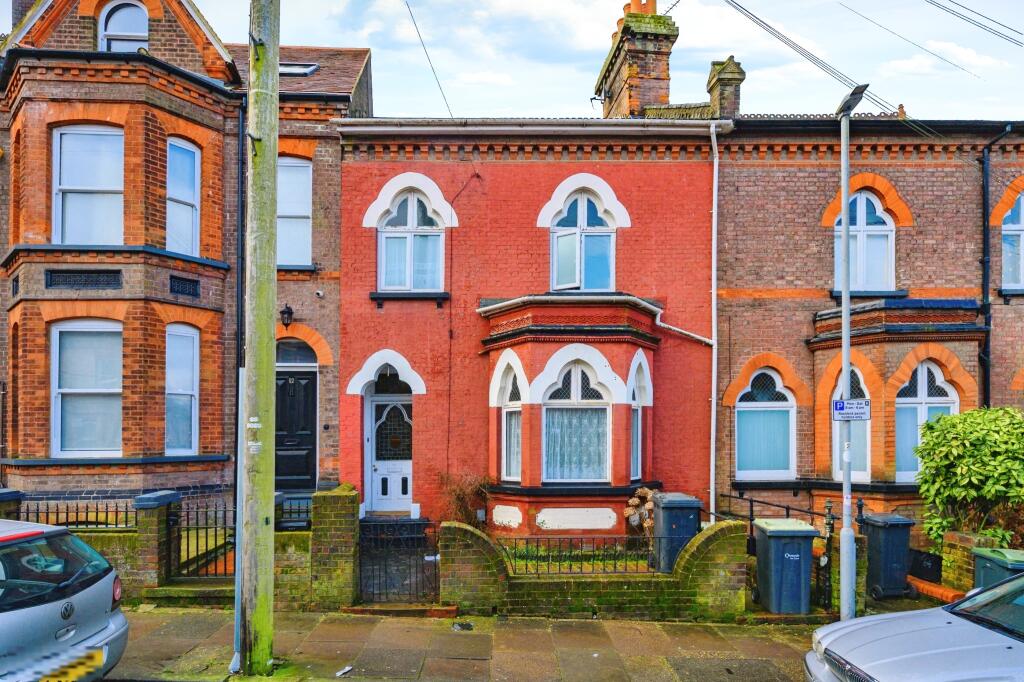 Main image of property: Stockwood Crescent, Luton, Bedfordshire, LU1