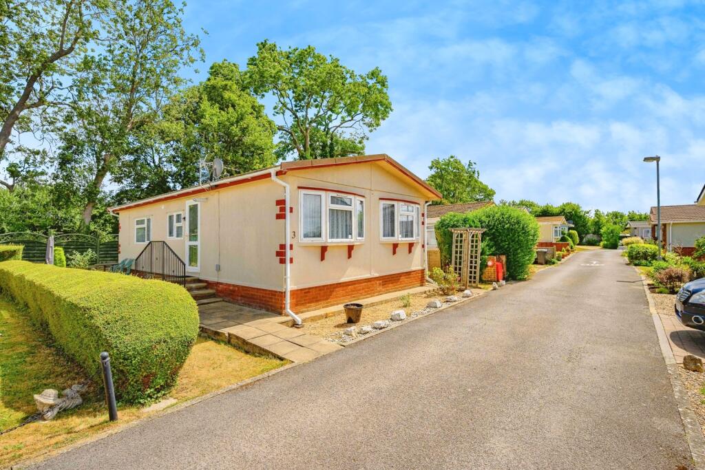 Main image of property: Hillcrest, Manor Road, Woodside, Luton, LU1