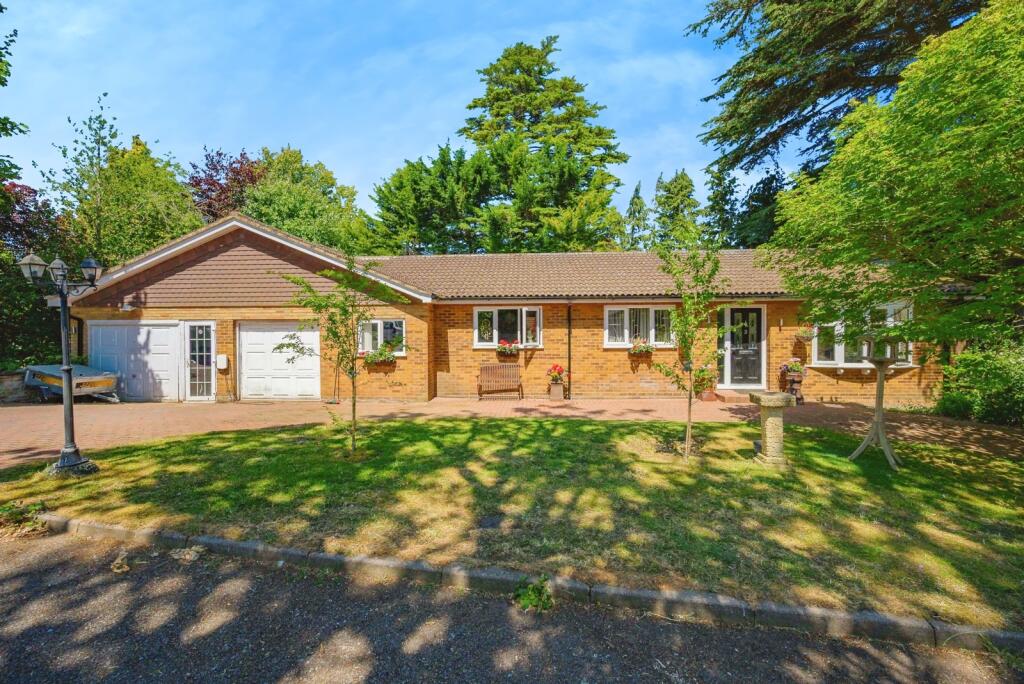 Main image of property: Durler Gardens, Luton, Bedfordshire, LU1