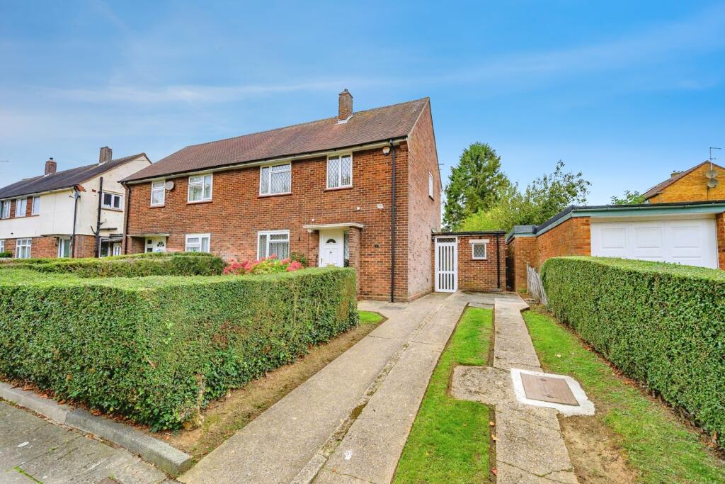 Main image of property: Santingfield South, Luton, Bedfordshire, LU1