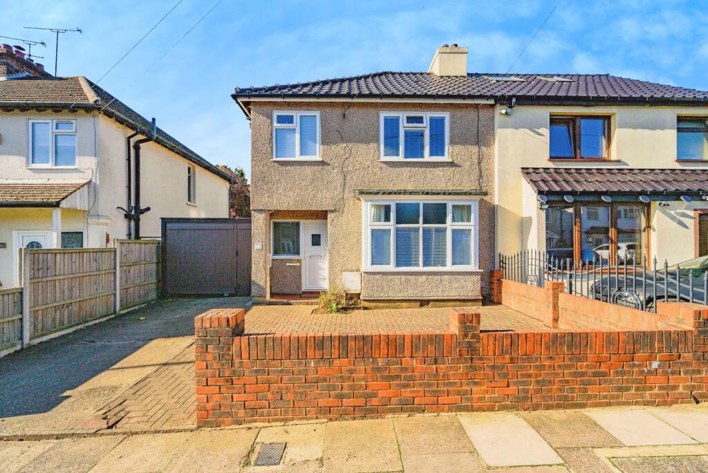 Main image of property: Richmond Hill, LUTON, Bedfordshire, LU2