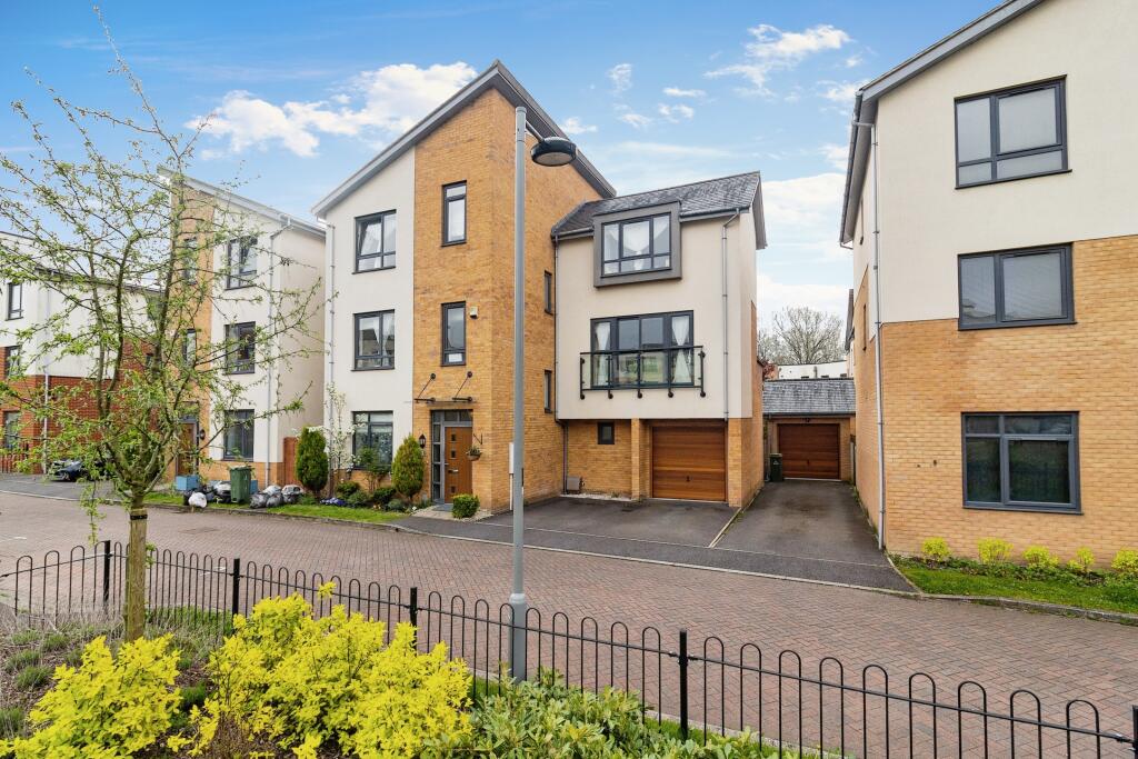 5 bedroom detached house for sale in Genesis Green, Ashland, Milton