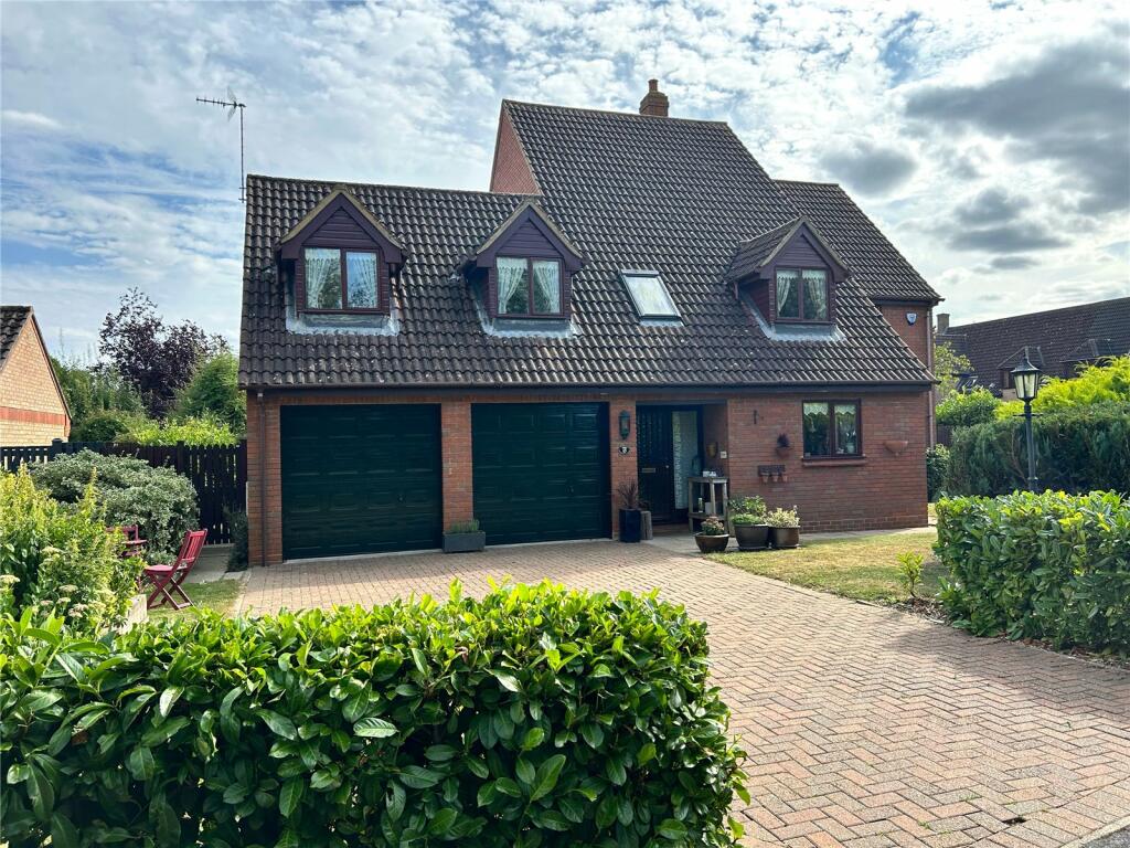 4 bedroom detached house for sale in Boulters Lock, Giffard Park