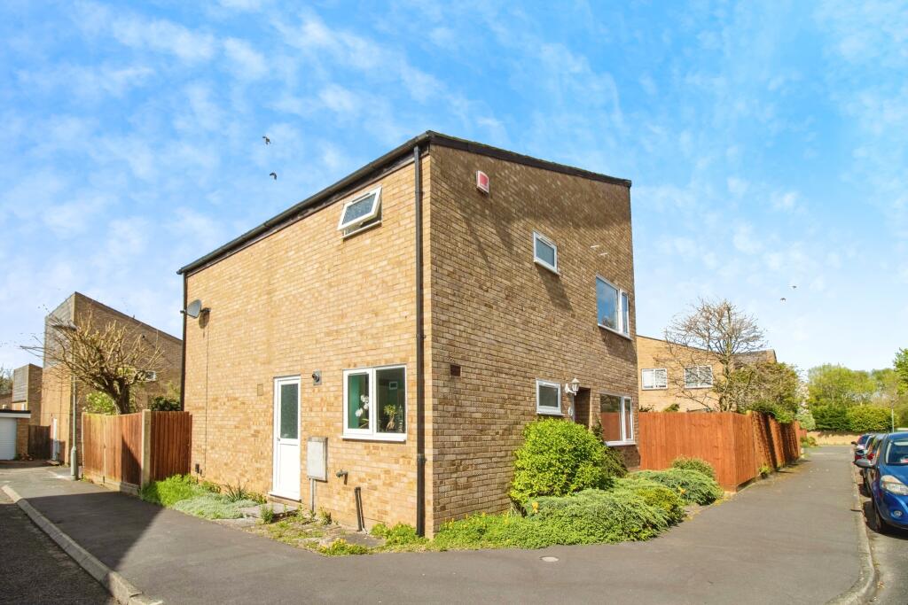 3 bedroom detached house for sale in Ashfield, Stantonbury, Milton Keynes, Buckinghamshire, MK14