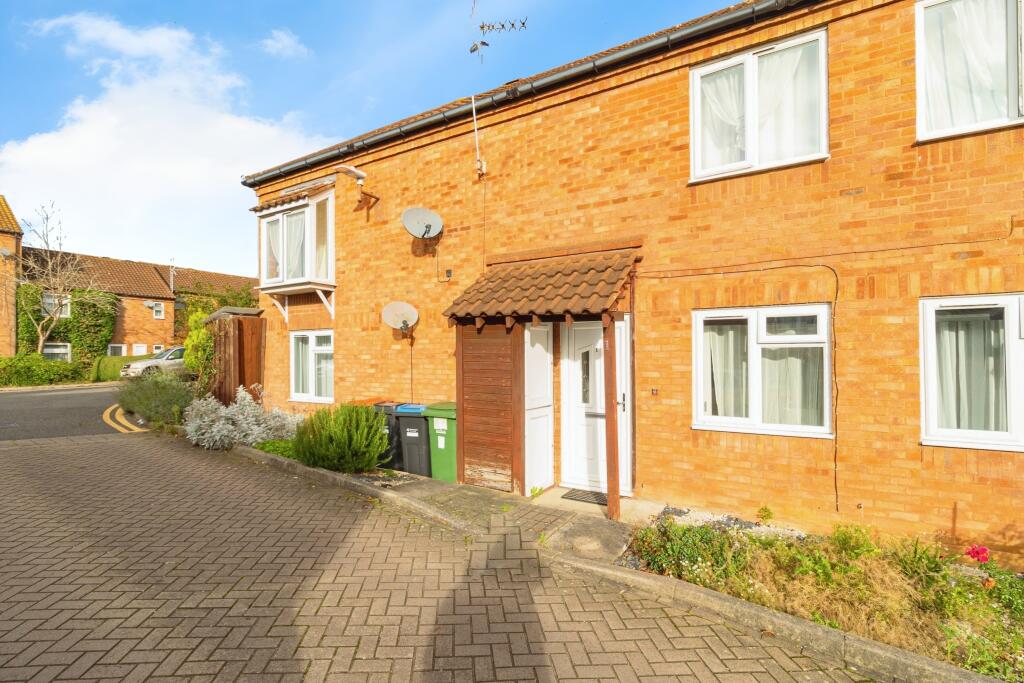 Main image of property: Barbers Mews, Neath Hill, Milton Keynes, MK14