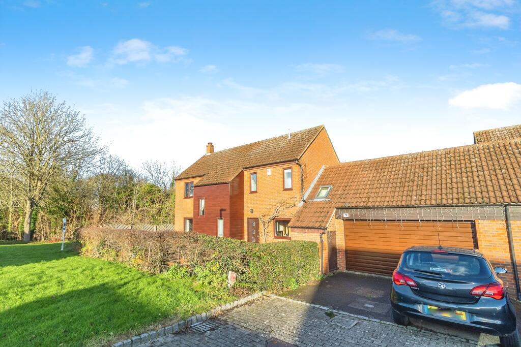 Main image of property: Parklands, Great Linford, Milton Keynes, Buckinghamshire, MK14