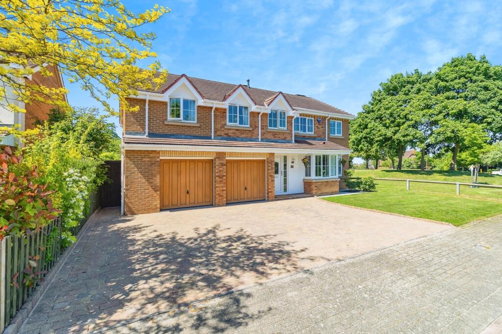 Main image of property: Lynmouth Crescent, Furzton, Milton Keynes, Buckinghamshire, MK4