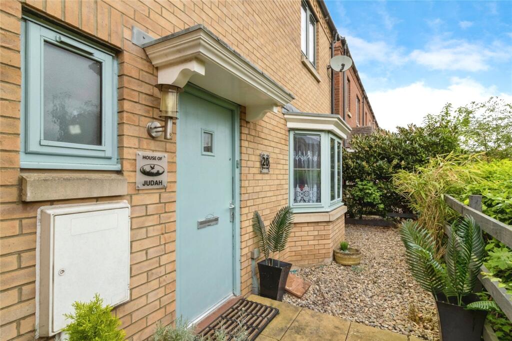 Main image of property: Aran Court, Oakridge Park, Milton Keynes, Buckinghamshire, MK14