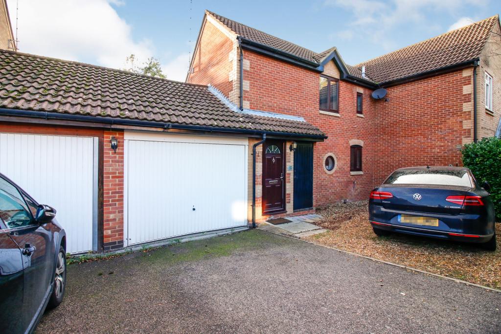 2 bedroom semidetached house for sale in Wellfield Court, Willen