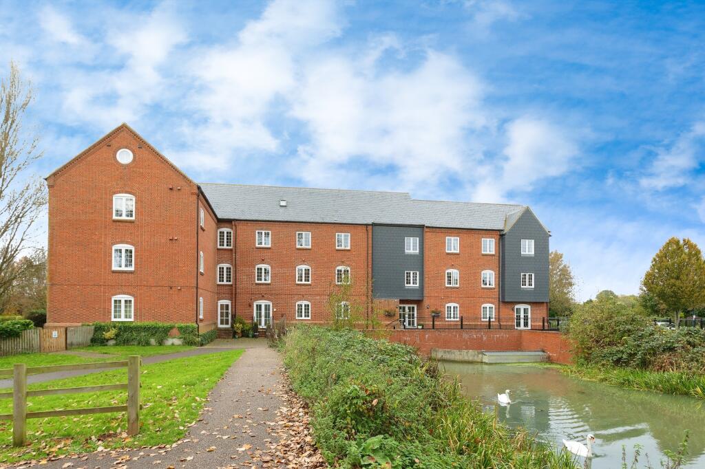 2 bedroom flat for sale in Willow Lane, Stony Stratford, Milton Keynes, Buckinghamshire, MK11