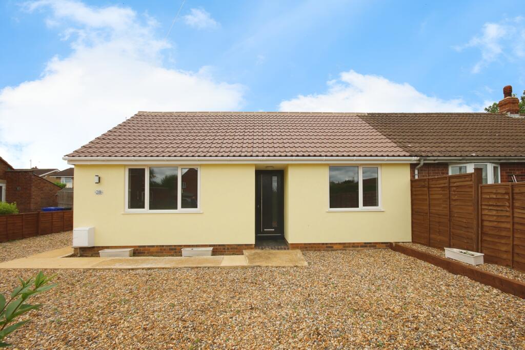 2 bedroom bungalow for sale in Warren Road, Yardley Gobion, Towcester
