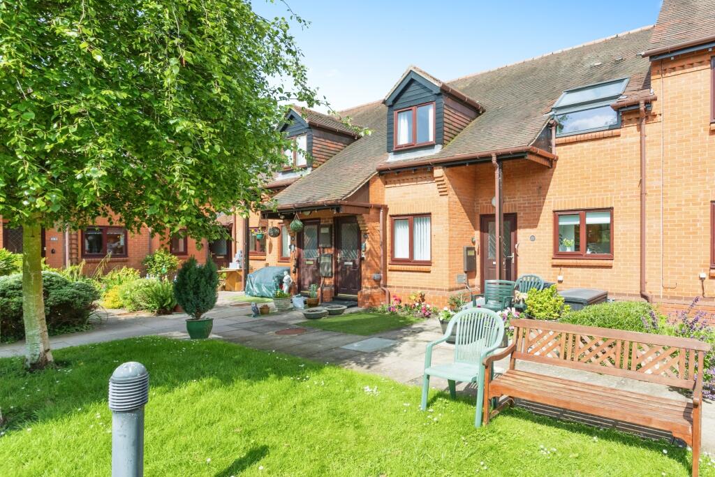 2 bedroom for sale in Fegans Court, Stony Stratford, Milton