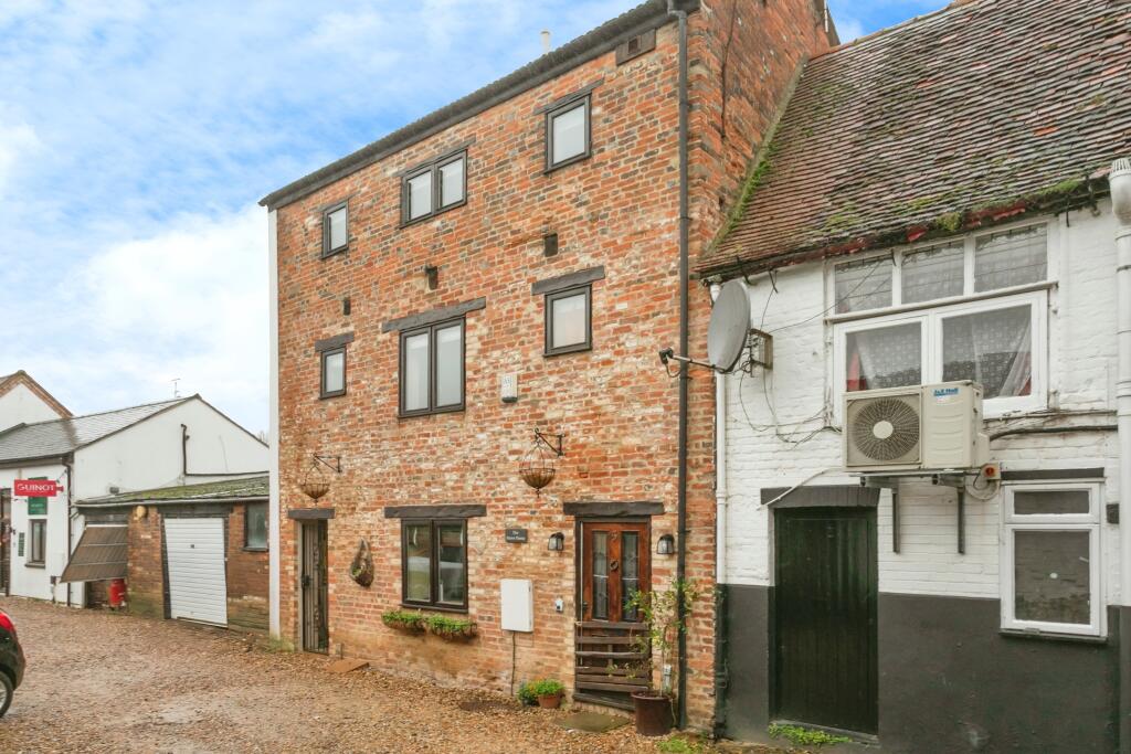 Main image of property: White Horse Yard, Stony Stratford, Milton Keynes, Buckinghamshire, MK11