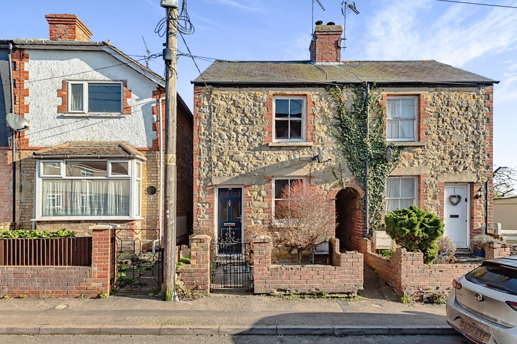 2 bedroom semidetached house for sale in Blackwell End, Potterspury