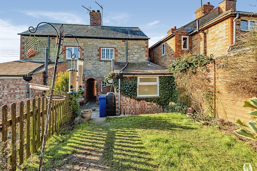 2 bedroom semidetached house for sale in Blackwell End, Potterspury