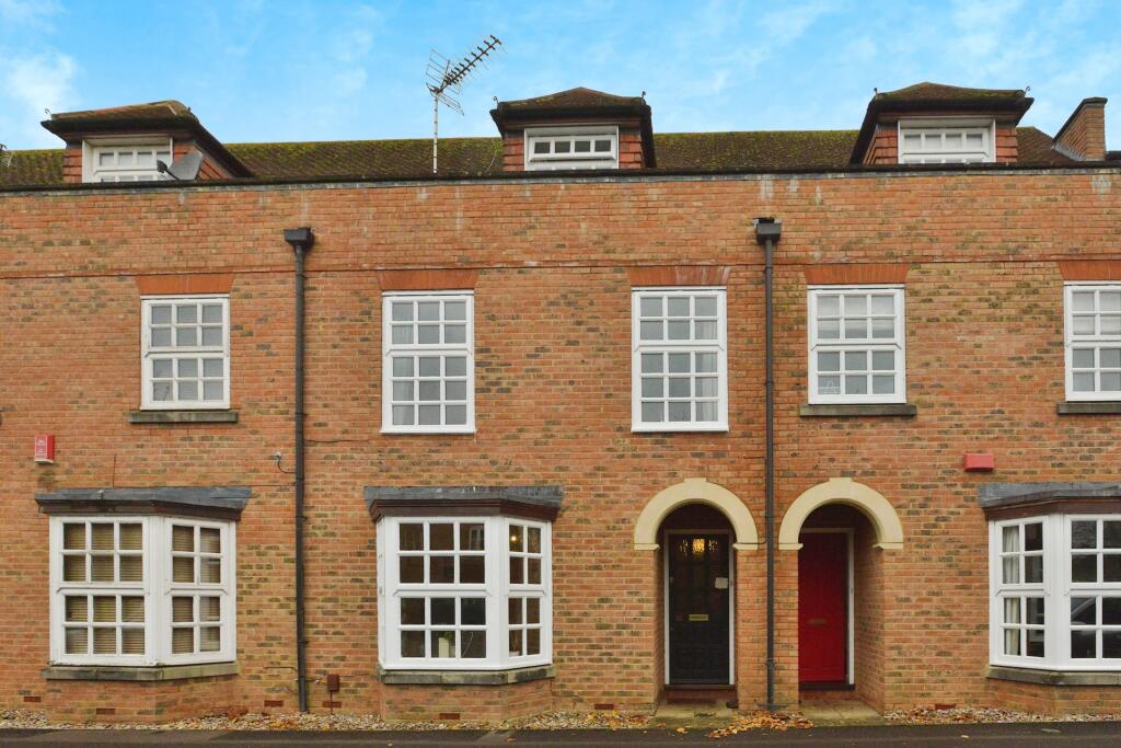 4 bedroom terraced house for sale in Horn Lane, Stony Stratford, Milton Keynes, MK11