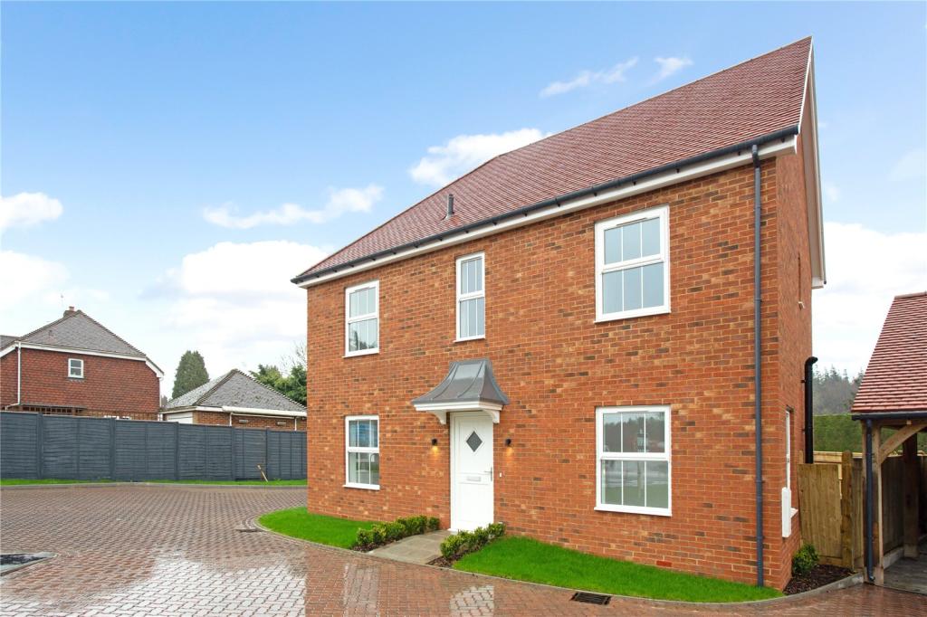 3 bedroom detached house for sale in Charing Hill, Charing, Kent, TN27