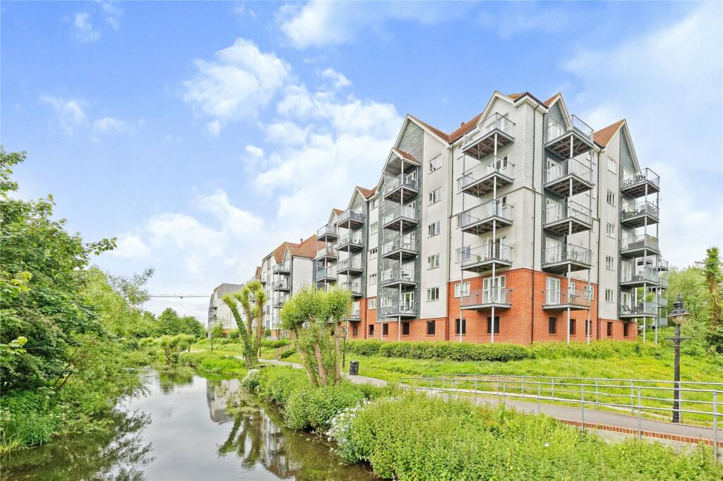 2 bedroom flat for sale in Westwood Drive, Canterbury, Kent, CT2