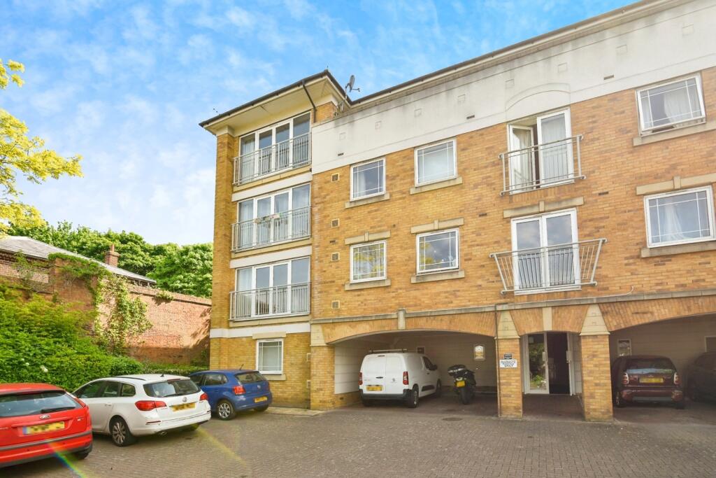 Main image of property: New Stairs, Chatham, Kent, ME4