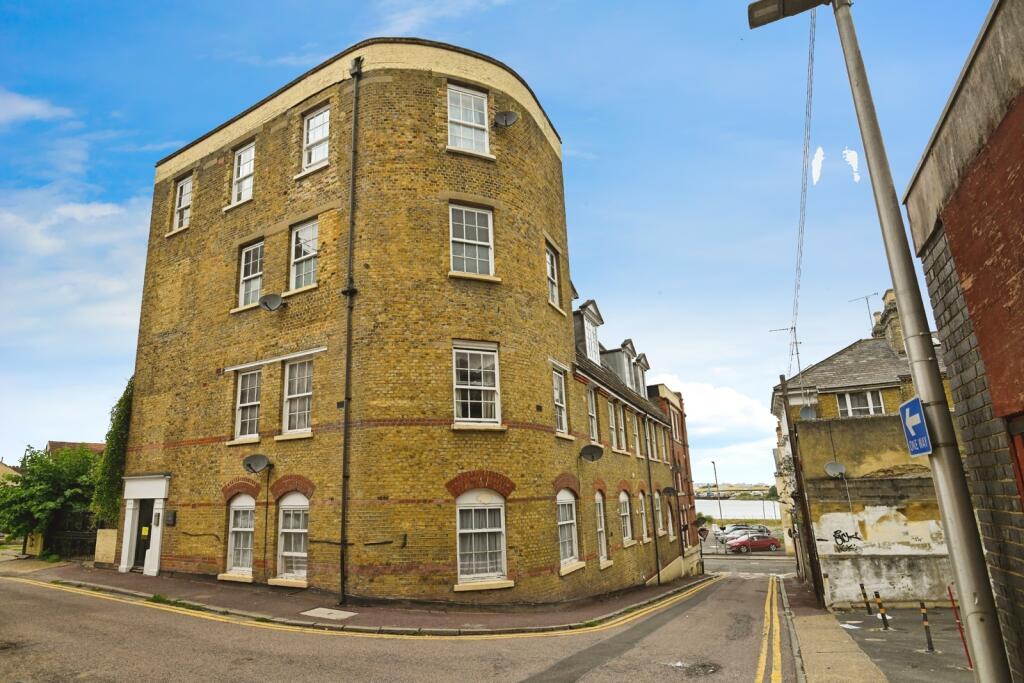 Main image of property: High Street, Chatham, Kent, ME4
