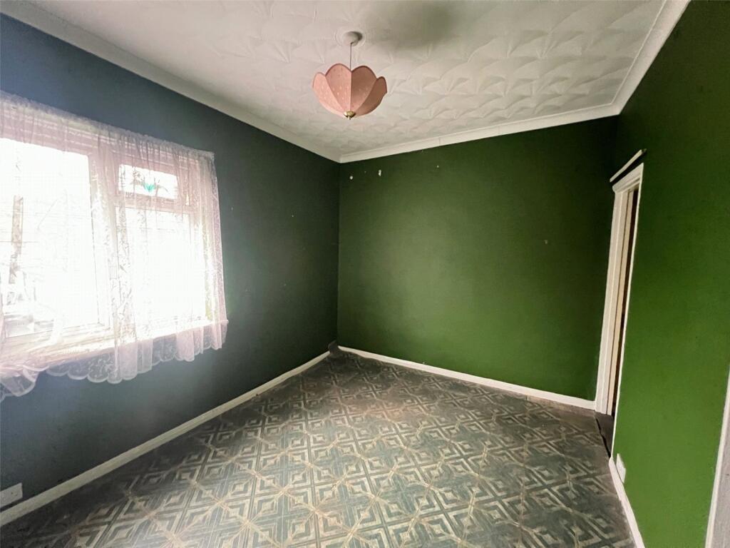 Main image of property: Luton Road, Chatham, Kent, ME4