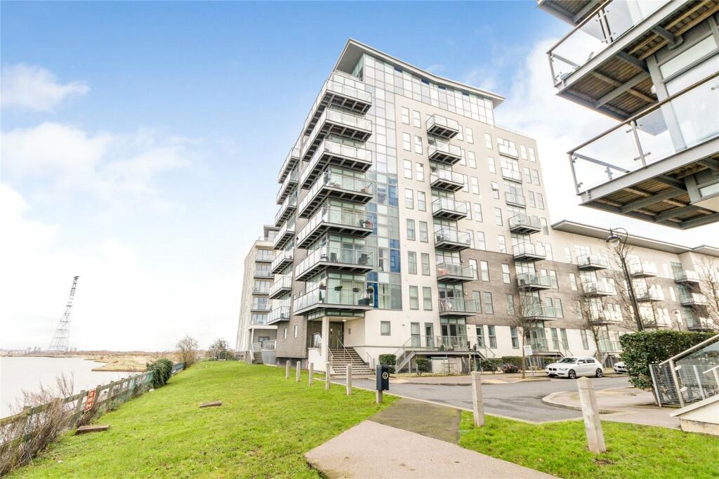 1 bedroom flat for sale in Clovelly Place, Greenhithe, Kent, DA9