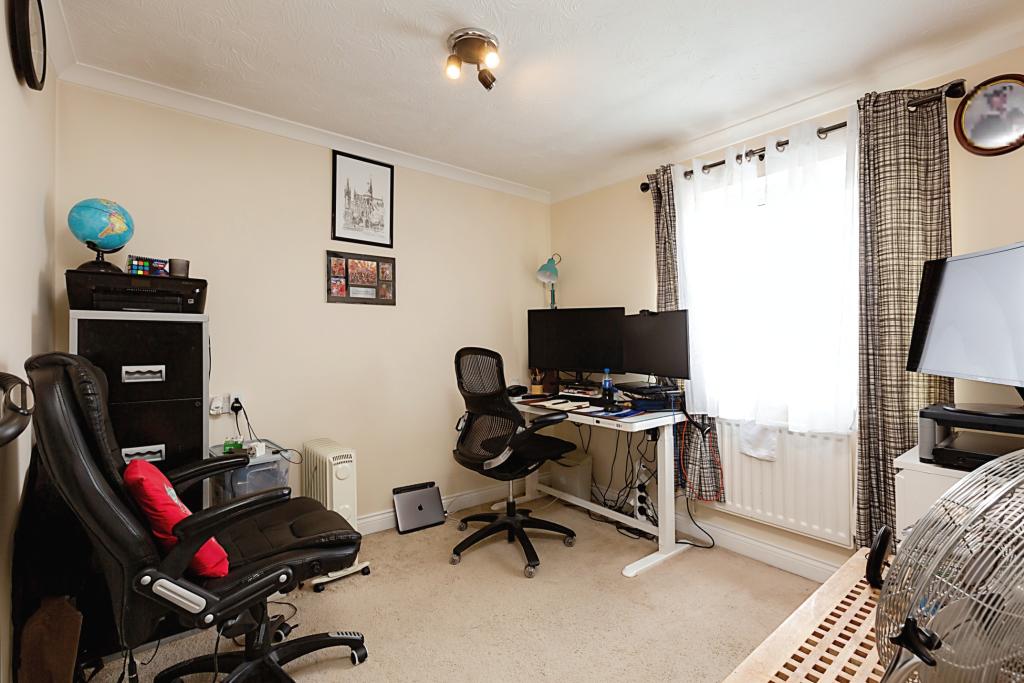 4 bedroom detached house for sale in Marsh View, Gravesend, Kent, DA12