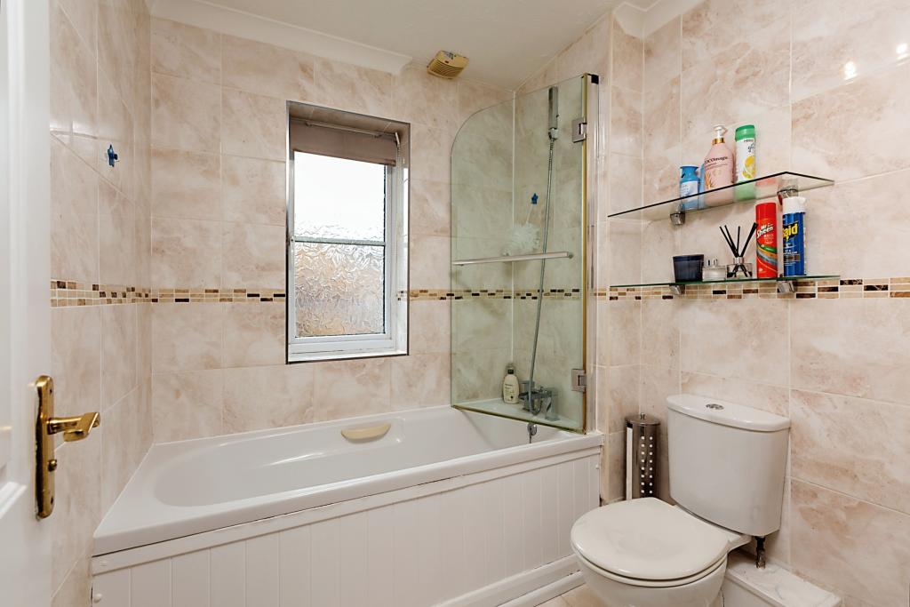 4 bedroom detached house for sale in Marsh View, Gravesend, Kent, DA12