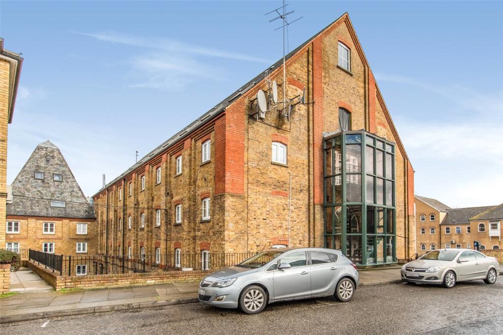 Studio flat for sale in The Maltings, Clifton Road, Gravesend, Kent, DA11