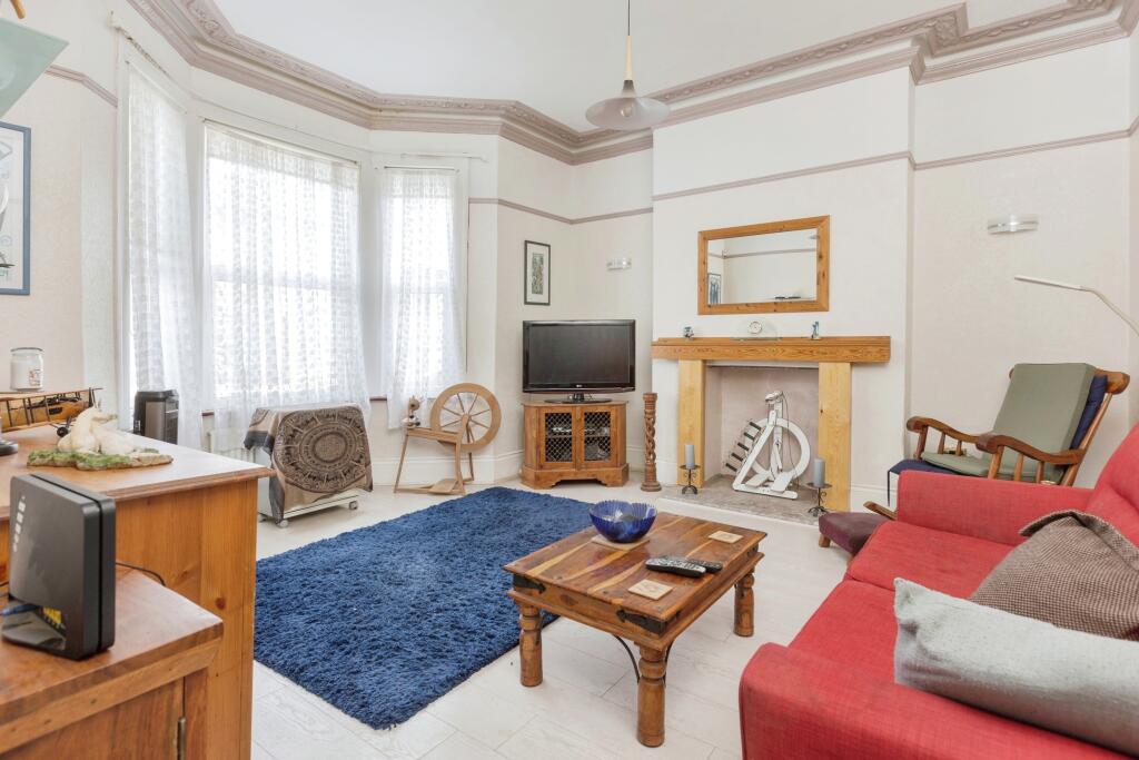 1 bedroom flat for sale in Darnley Street, Gravesend, Kent, DA11