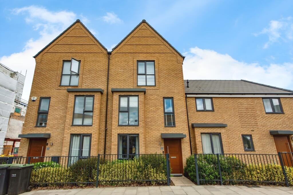 Main image of property: Crete Hall Road, Northfleet, Gravesend, Kent, DA11