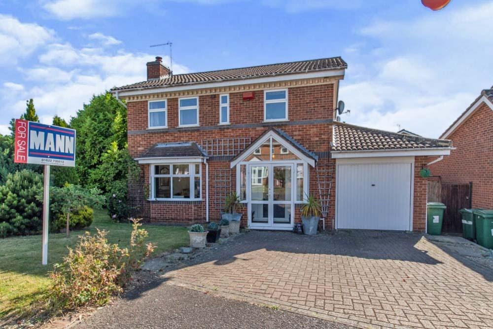3 bedroom detached house for sale in Wytherling Close, Bearsted