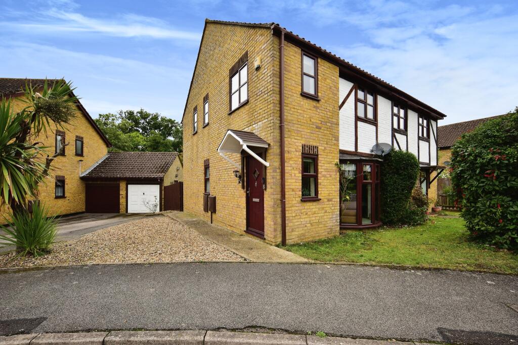 3 bedroom semidetached house for sale in Coulters Close, Weavering