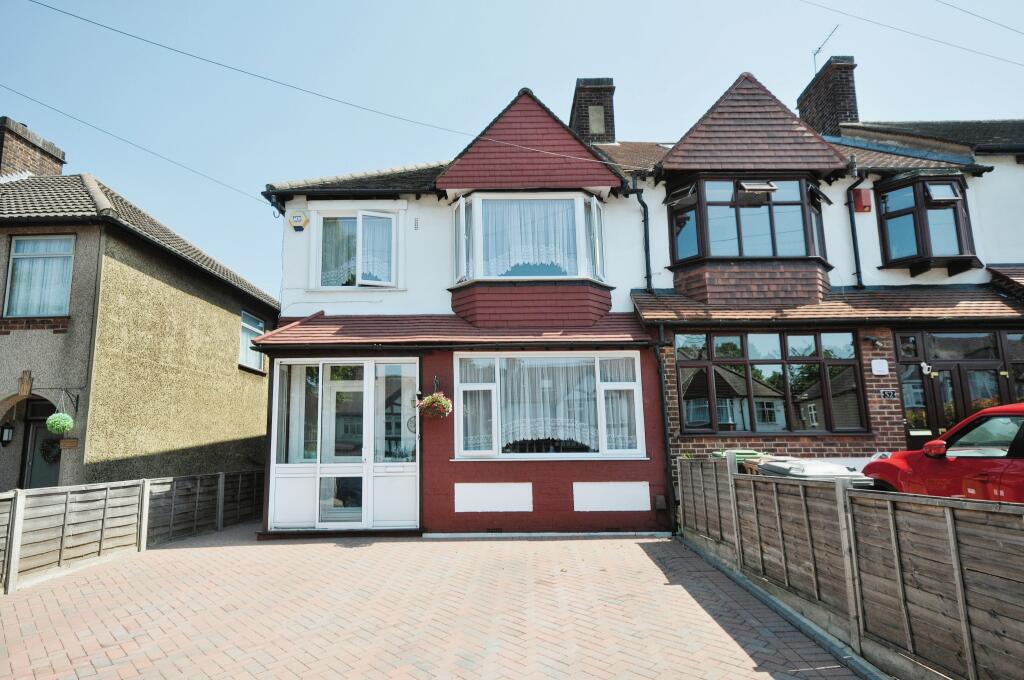 3 bedroom end of terrace house for sale in Milborough Crescent, London