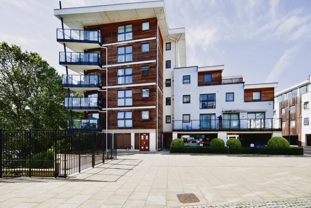 1 bedroom flat for sale in Clifford Way, Maidstone, Kent, ME16
