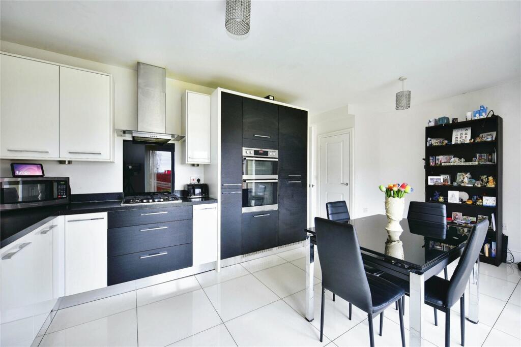 4 bedroom semidetached house for sale in Albion Drive, Larkfield