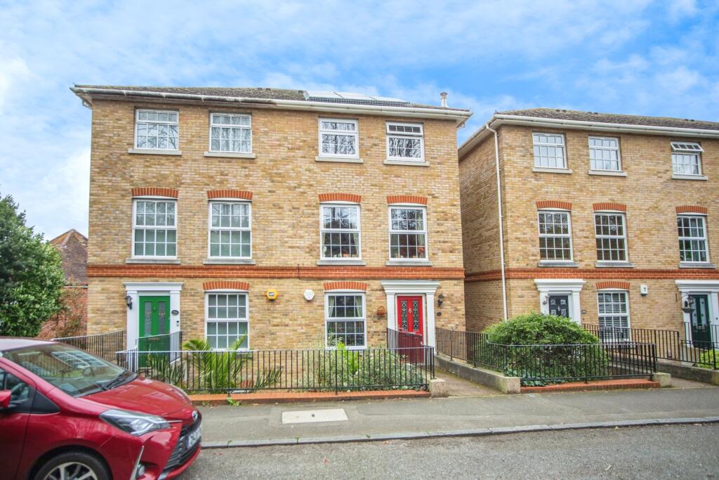 3 bedroom semidetached house for sale in Borstal Road, Rochester, Kent