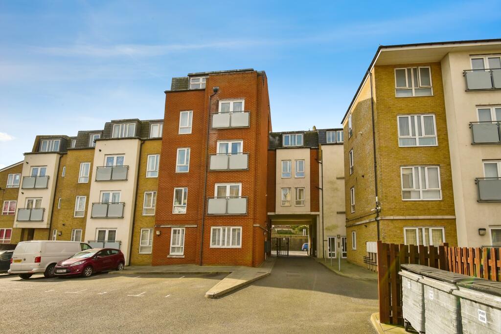 Main image of property: High Street, Rochester, Kent, ME1