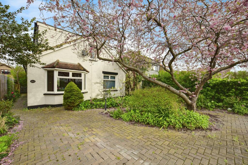 4 bedroom detached house for sale in Queenborough Road, Minster on Sea