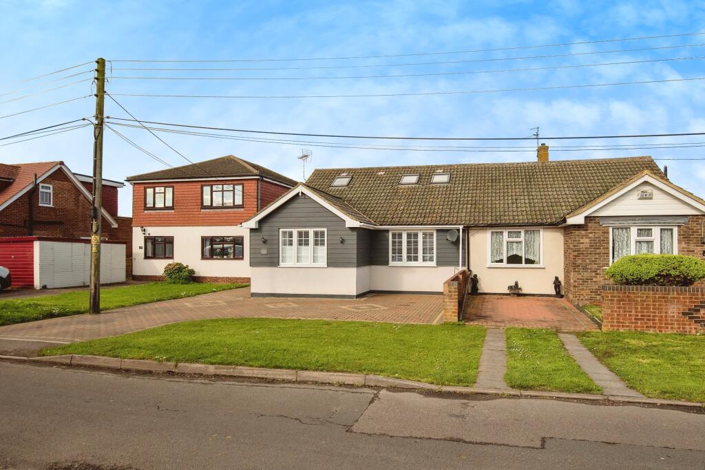 3 bedroom semidetached house for sale in Scrapsgate Road, Minster on