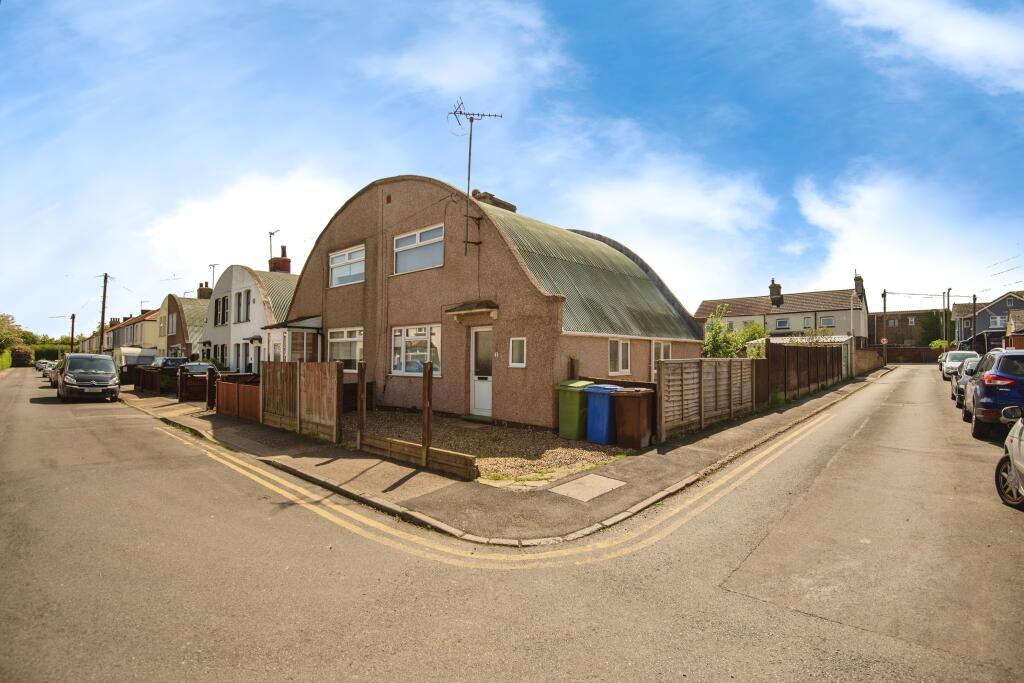 2 bedroom semidetached house for sale in Edward Road, Queenborough